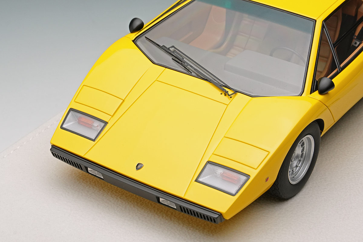 Make Up Co., Ltd. / Lamborghini Countach LP400 1974