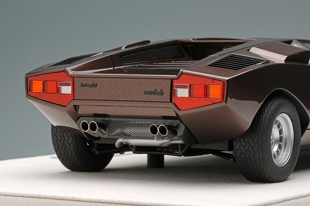Make Up Co., Ltd. / Lamborghini Countach LP400 1974