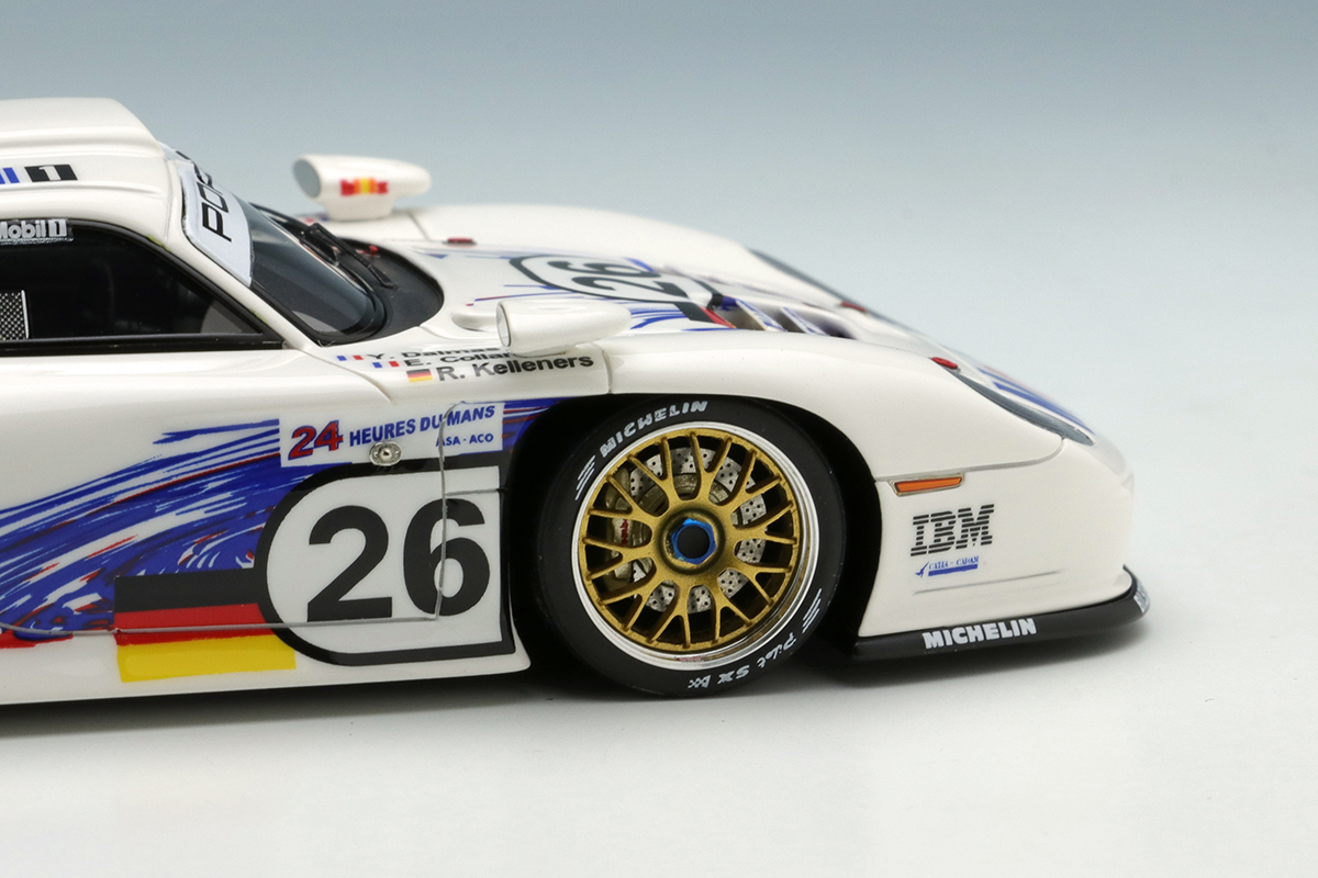 1/18 AUTOart ポルシェ 911 GT1 EVO 1997 ル・マン-