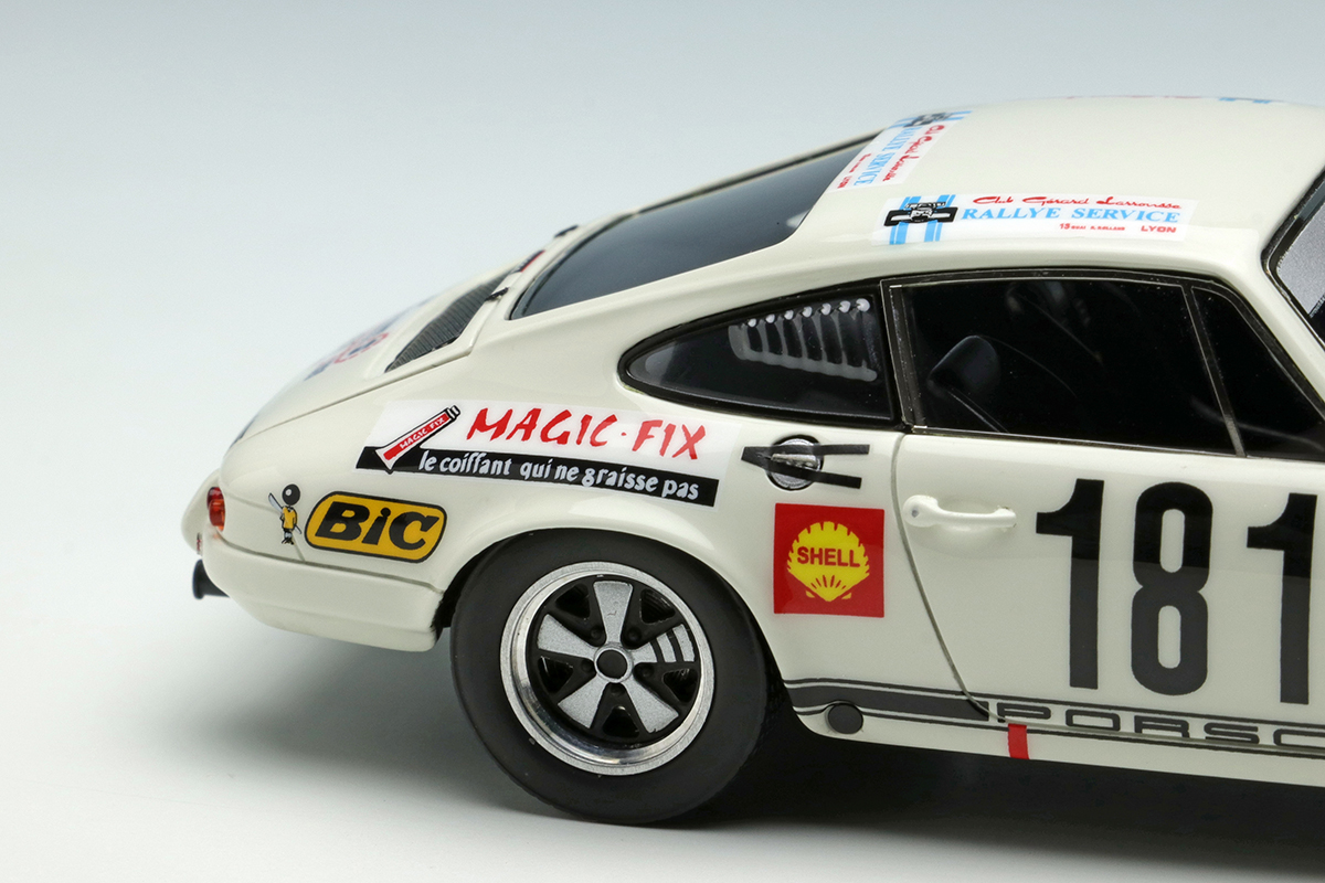Make Up Co., Ltd. / Porsche 911 R 